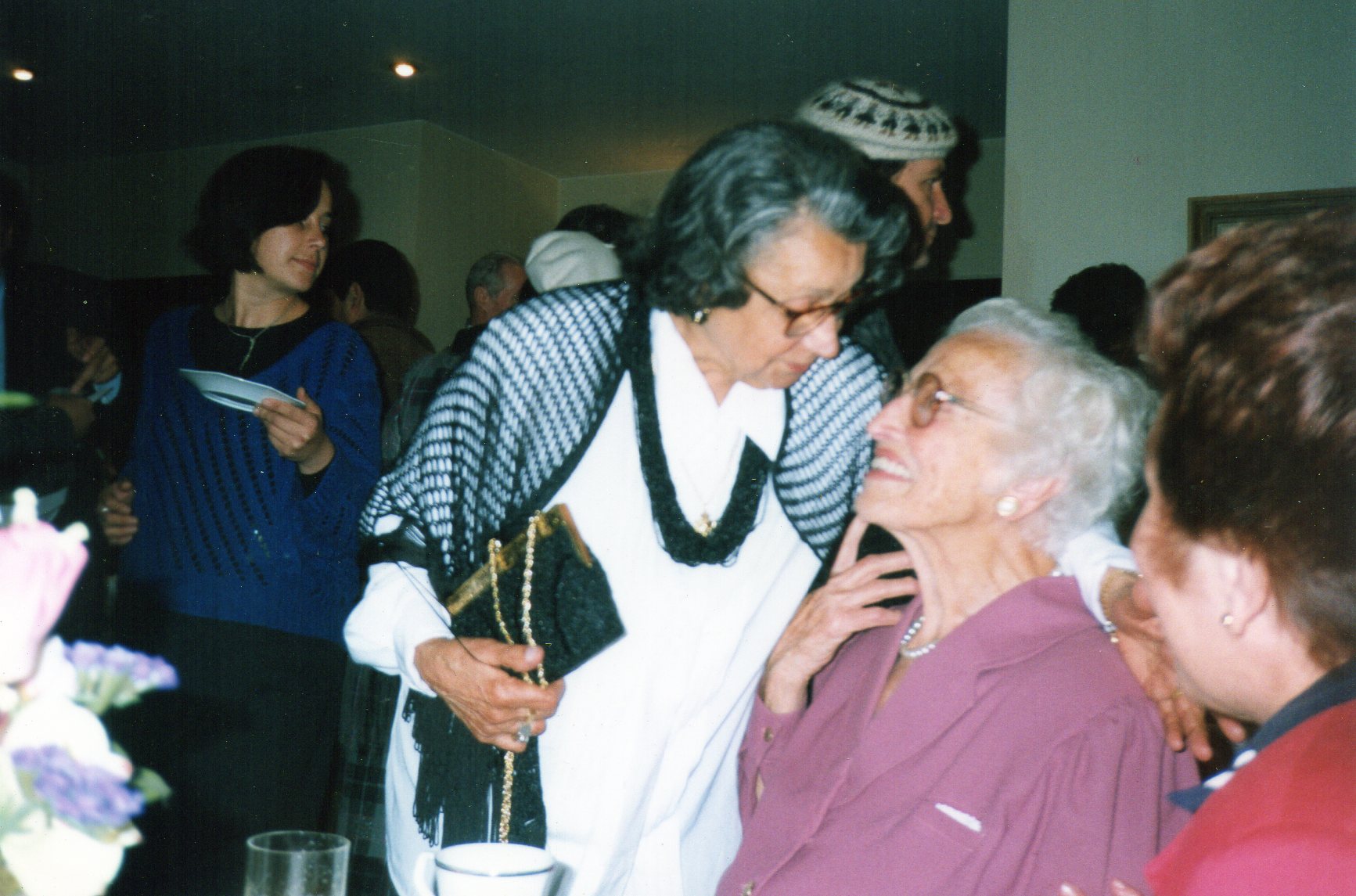 80 anos de Julibia em outubro 1998, com Helena Kolody