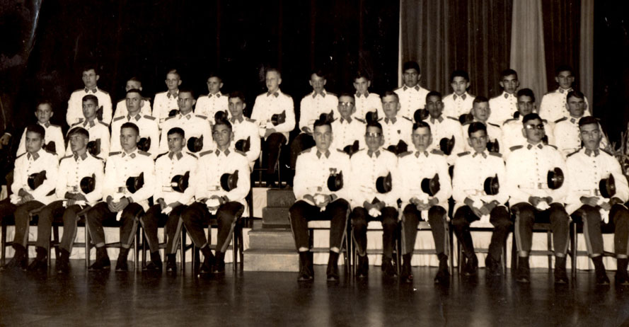 Turma de formandos no curso científico do Colégio Militar de Curitiba (CMC), 1967.